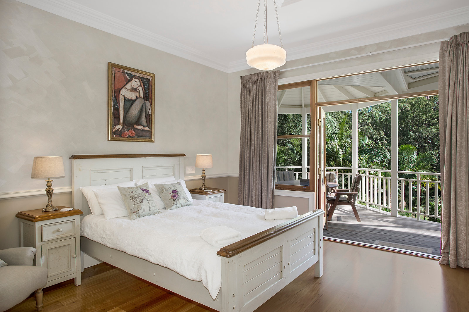 Guest bedroom opening onto the verandah